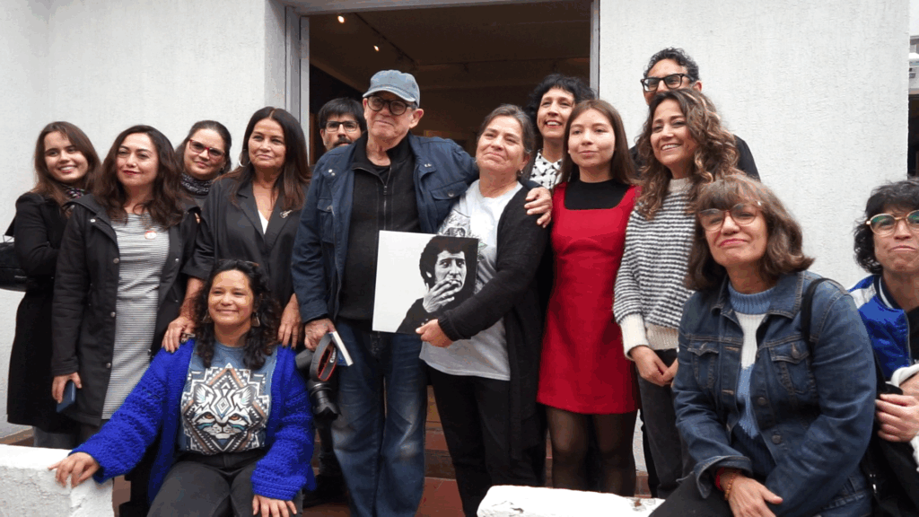 Silvio Rodríguez visita la Fundación Victor Jara