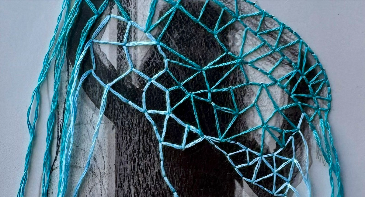 Bordar la memoria: arquitectura, imagen y gesto en la obra de Daniela Chirino Santis